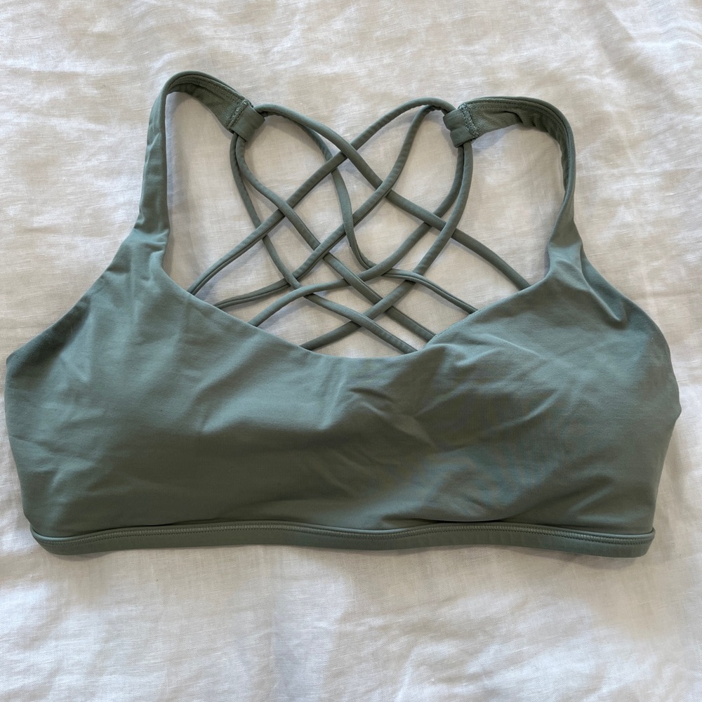 Great condition. Lululemon free to be bra, size 6